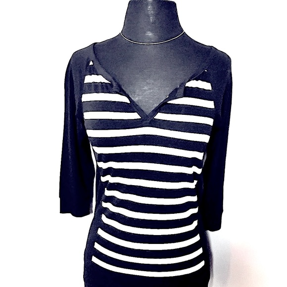 NWOT Express 3/4 length sleeve v-neck top.  Black and white stripes size XS-S❣️ - Picture 4 of 5